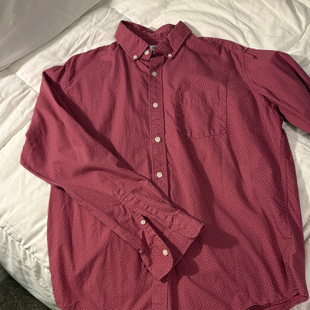 GAP Mens Button-Down Long Sleeve Shirt - Maroon with Micro Dot Untucked Fit